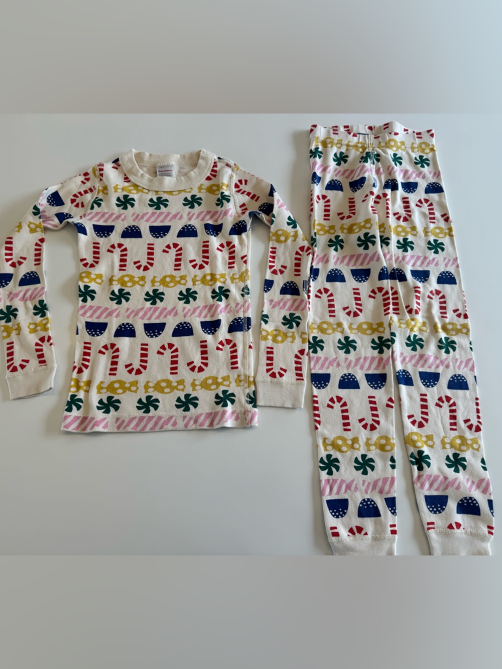 Hanna Andersson holiday candy pajamas in size 6-7